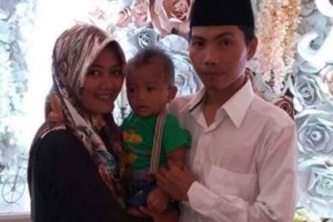 Calon Kuwu Termuda, Obay beserta anak dan istri.
